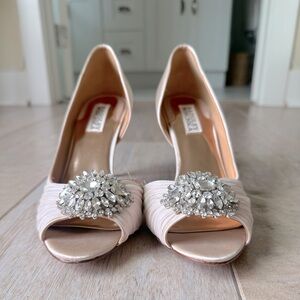 Blush colored 3inch peep toe Badgley Mischka heels